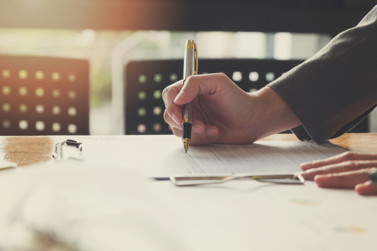 交通事故お詫びの仕方|相手に電話するタイミングとは?謝罪の仕方、訪問拒否への対応 8 交通事故で謝罪拒否なら謝罪文を渡す|謝罪文作成のコツ