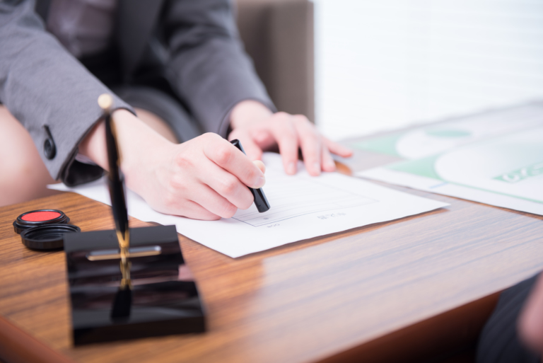 後遺障害認定を被害者請求の方法で申請する際の必要書類一覧を紹介! 2 後遺障害の申請は被害者請求の方法で行うべき!?