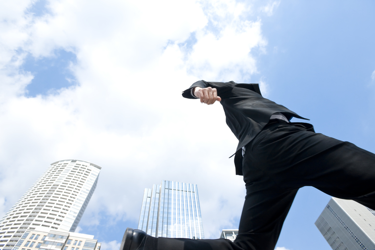 交通事故の逮捕基準|被害者が死亡しても現行犯逮捕されないケースとは 15 交通事故で逮捕された後の対応は?早期の釈放希望なら