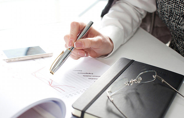 脊柱・脊椎骨折の後遺症|弁護士への依頼で慰謝料増額ってホント!? 8 過去の判例に見る脊柱・脊椎の後遺症に対する「慰謝料の相場」