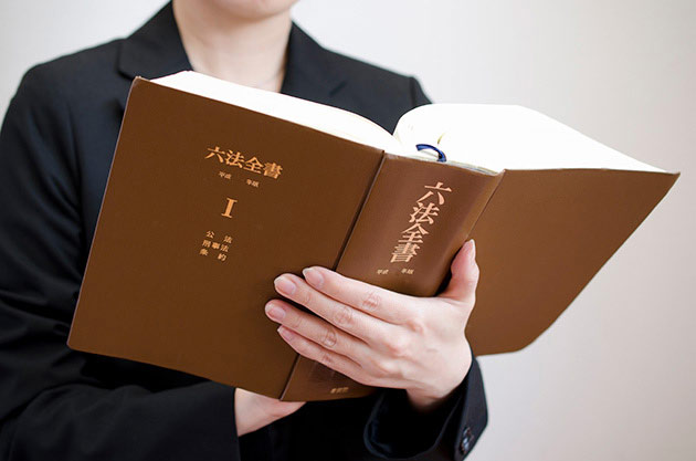 後遺障害の等級は自賠責が決めている！？労災でも決められている？