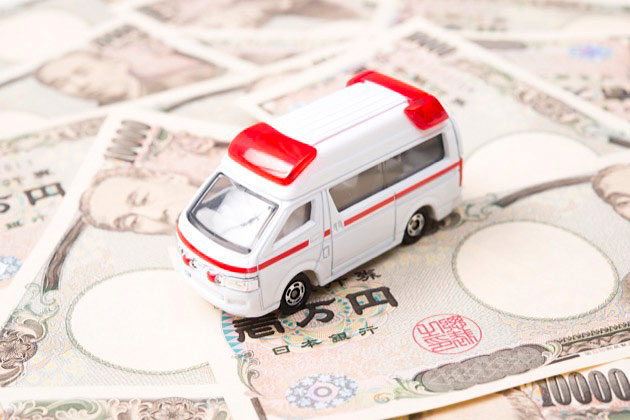 腰椎圧迫骨折の後遺症|交通事故による後遺障害慰謝料は等級によって決まる!? 5 保険会社との交渉前に①交通事故による腰椎圧迫骨折の治療に対する慰謝料や治療費は?