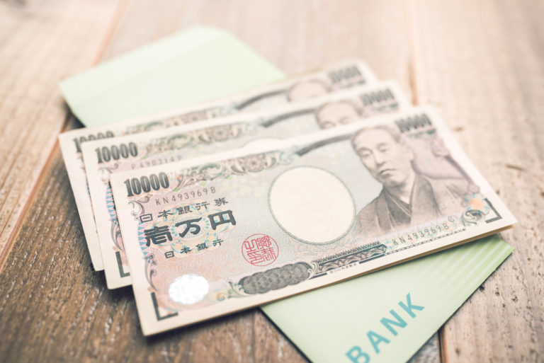 知らないと損する①交通事故によるストレートネックの治療に対する慰謝料や治療費は？