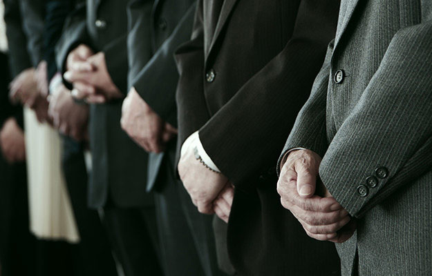 交通事故被害者の方のお葬式|通常とは日程が違う?葬式代は加害者に請求できる? 2 交通事故死の場合の葬式日程や流れ|ご遺体はいつ引き取れる?