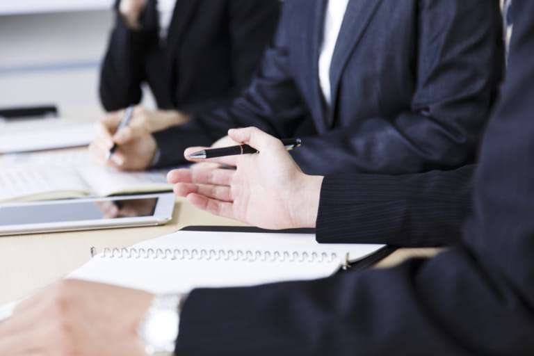 交通事故の調停は弁護士に依頼すべき!?その場合の流れや弁護士費用について解説 2 交通事故の調停とは?裁判との違いやメリット・デメリットをご紹介